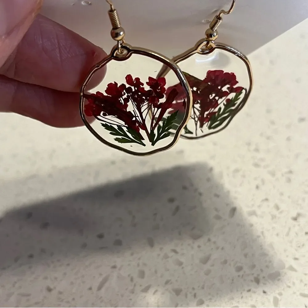 Dried Flowers and‎ Green Leaf Asymmetrical Shape Fashion Earrings